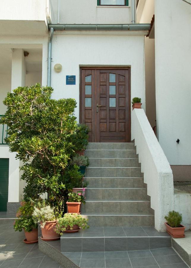 Apartments By The Sea Bilo, Primosten - 4191 Екстериор снимка
