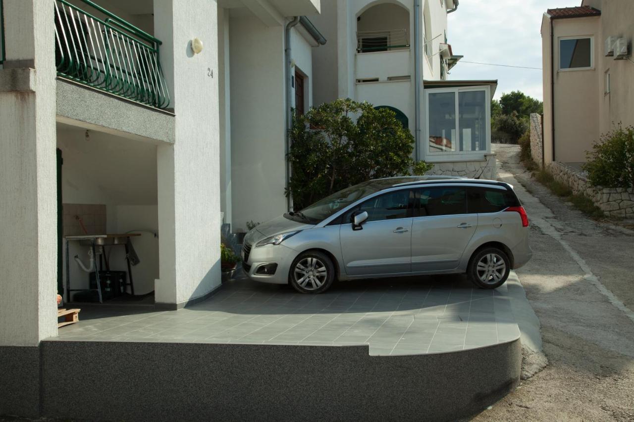 Apartments By The Sea Bilo, Primosten - 4191 Екстериор снимка