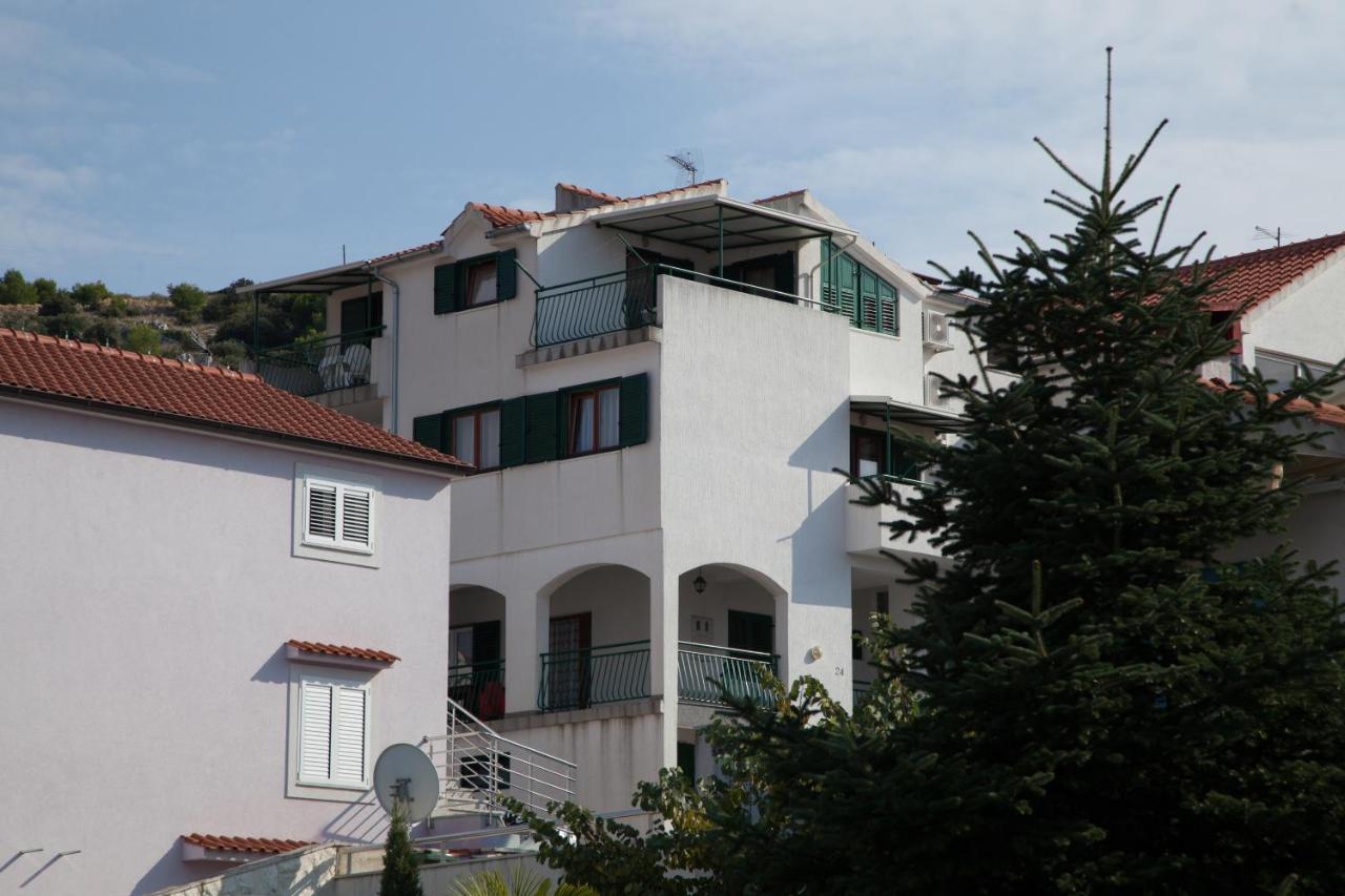 Apartments By The Sea Bilo, Primosten - 4191 Екстериор снимка