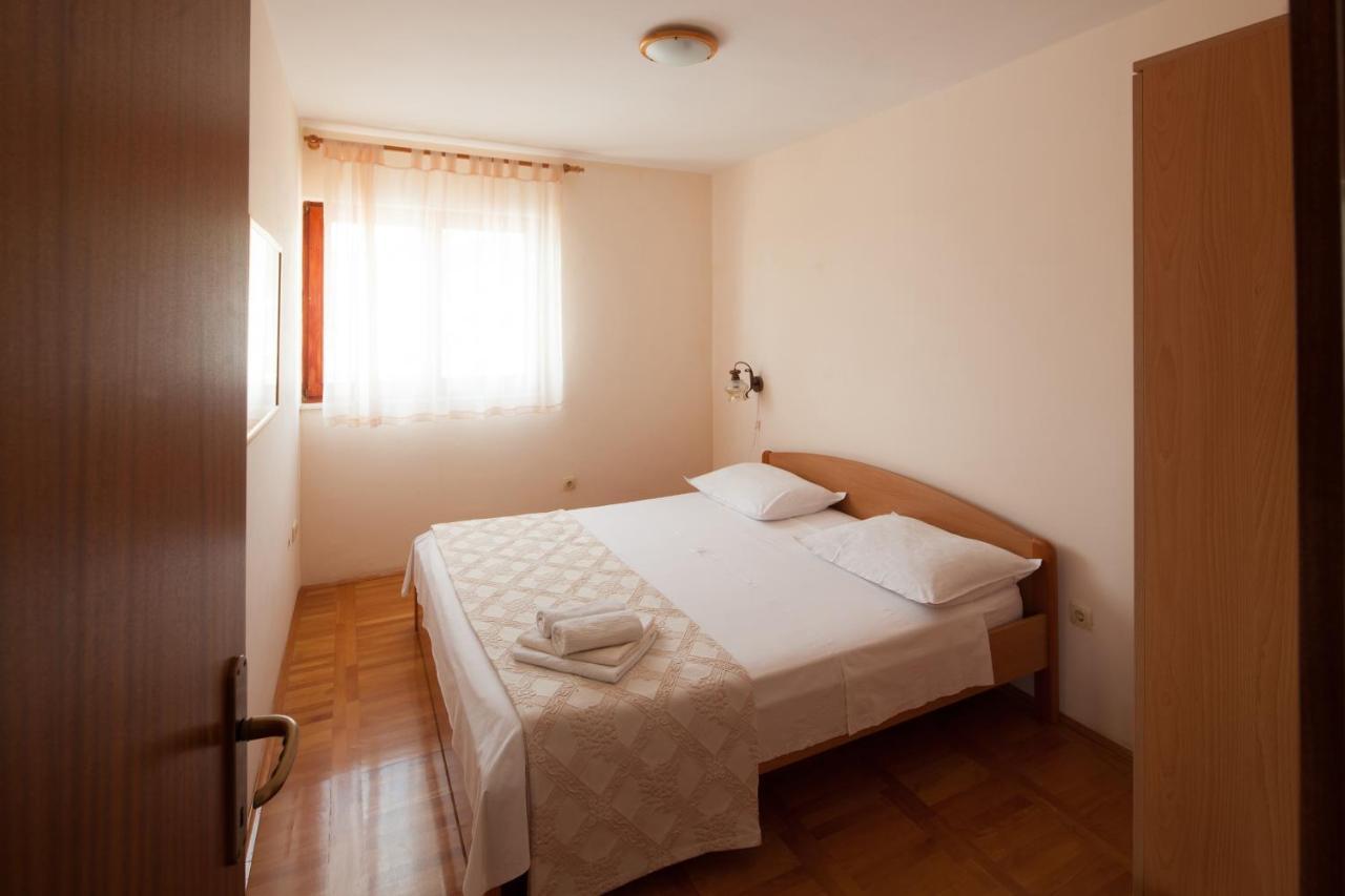 Apartments By The Sea Bilo, Primosten - 4191 Екстериор снимка