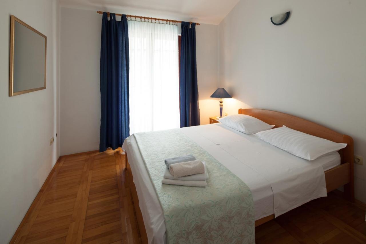 Apartments By The Sea Bilo, Primosten - 4191 Екстериор снимка