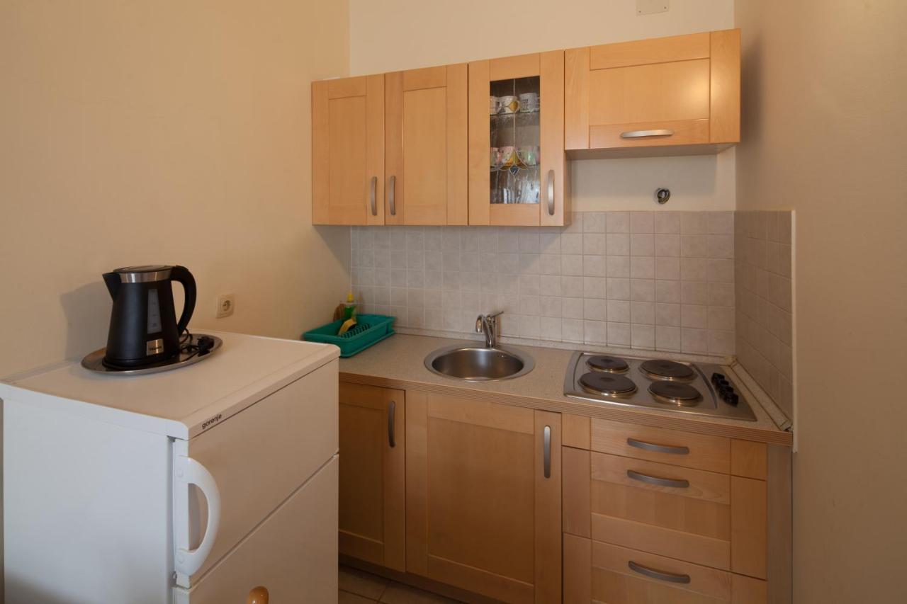 Apartments By The Sea Bilo, Primosten - 4191 Екстериор снимка