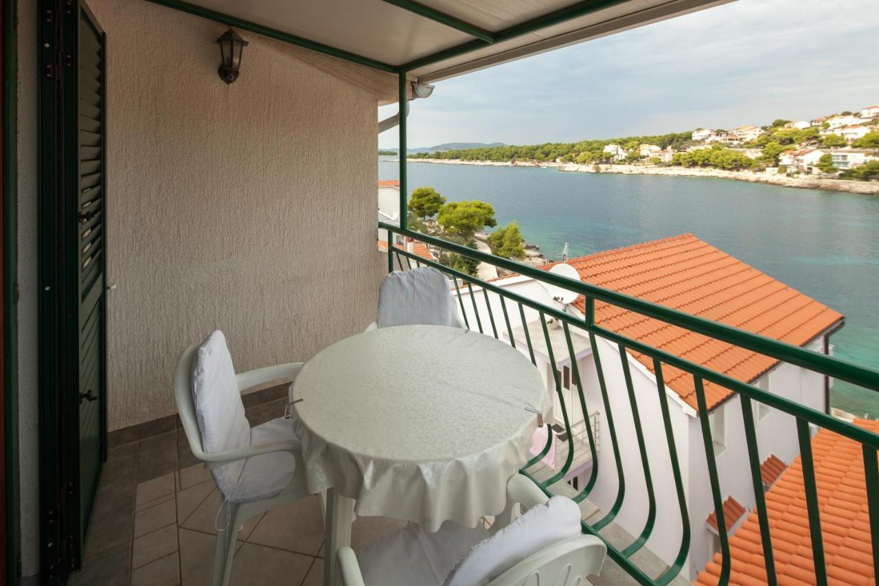 Apartments By The Sea Bilo, Primosten - 4191 Екстериор снимка
